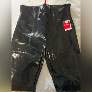 SPANXshape™ Faux Leather
Patent Leggings